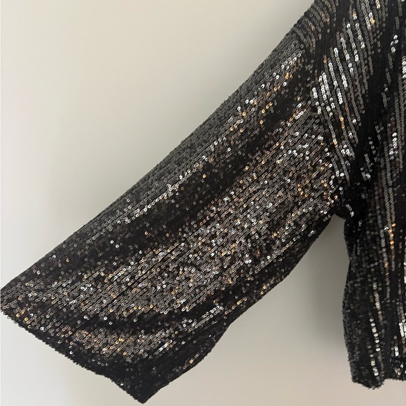 Cupcakes and Cashmere Sequin Blouse Black Silver NWT Size M - Picture 4 of 8